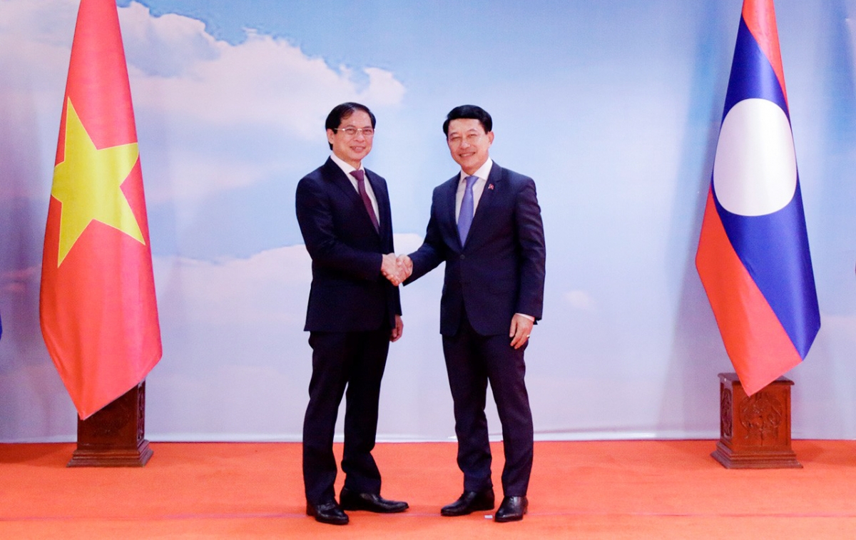 Vietnam, Laos hold annual foreign ministerial consultation